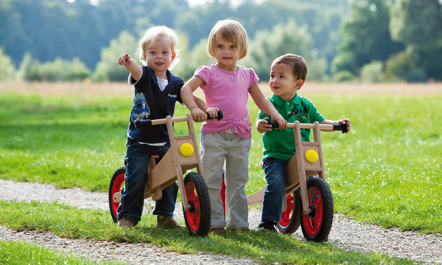 Gleichgewichtstraining mit dem Kinderlaufrad von Geuther trainieren