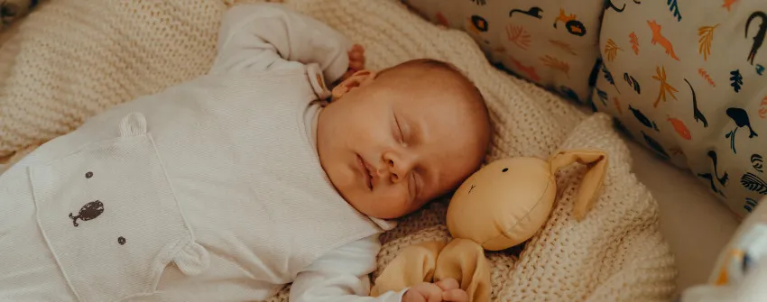 Babyschlaf im Sommer - entspannt schlafen trotz Hitze