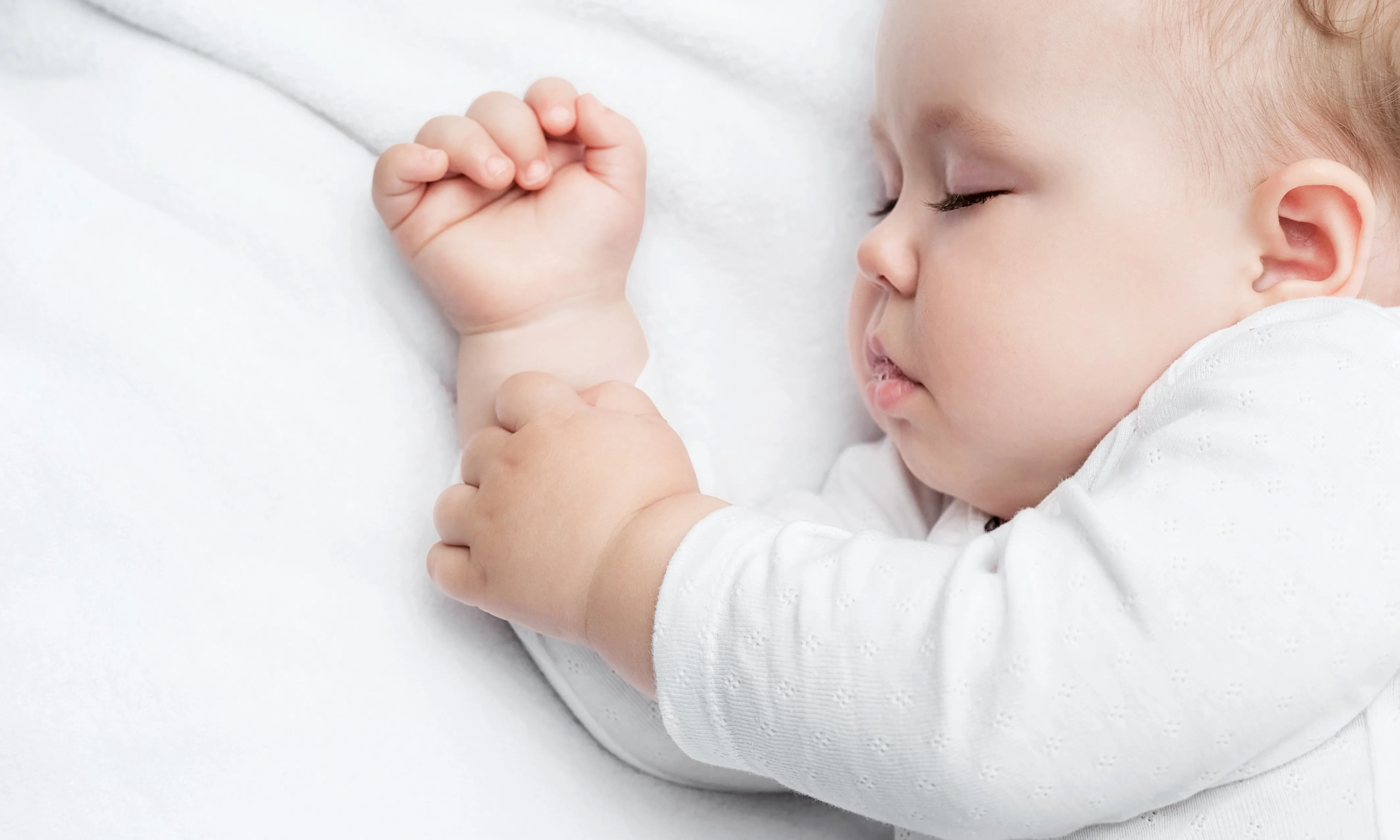 Gesunder und sicherer Babyschlaf beeinflusst die Entwicklung